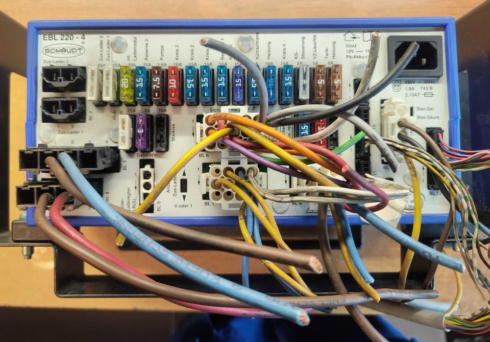 Energolblok elektroblok zasilacz do kampera SCHAUDT EBL 220-4