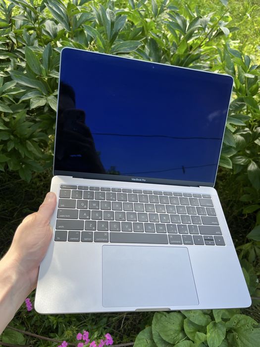 MacBook pro 13 2017 8/128