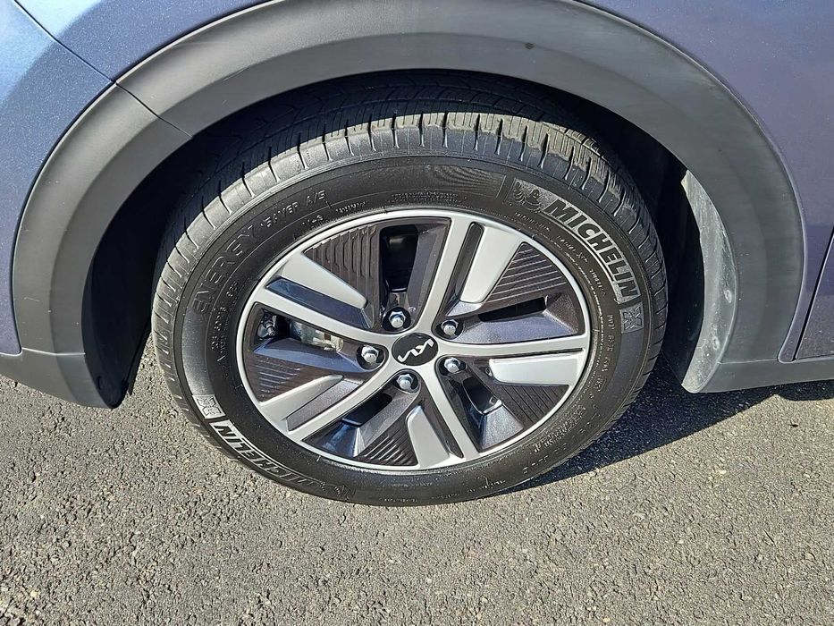 Kia Niro EX Premium      2022