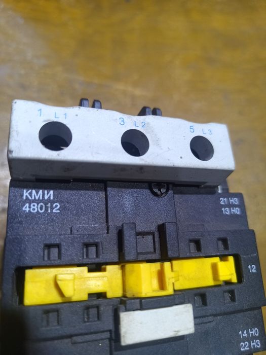 Контактор кми 48012