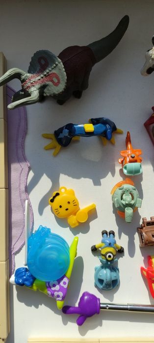 Дрібні іграшки та ігрові предмети