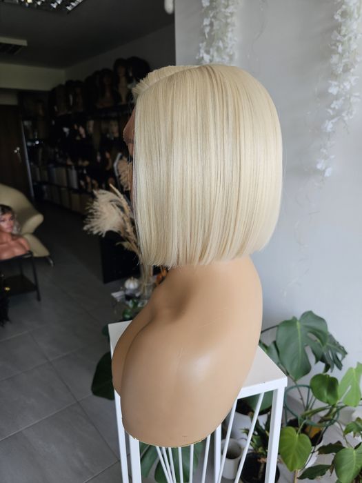 Stella peruka jasny blond lacefront bob naturalny efekt