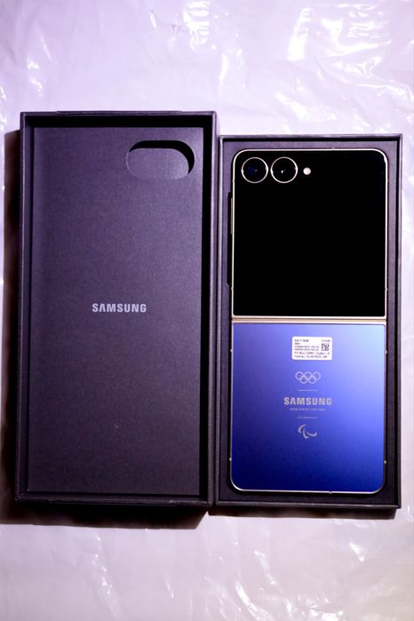 Samsung Galaxy Z Flip 7 на 512 гб + оригінальний чохол