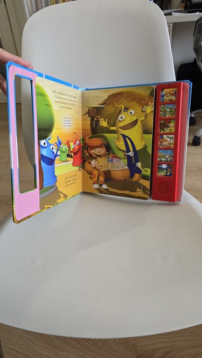 Livro puzzle com sons da Gombby