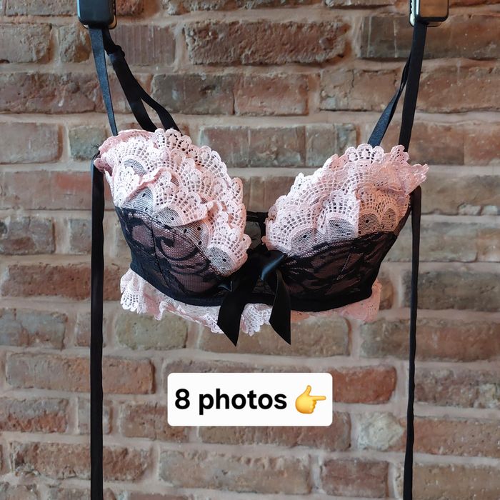 Seksowny biustonosz z wiązaniem na szyi