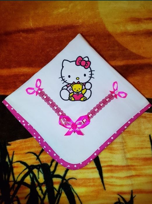 Fralda bordada "Hello Kitty"