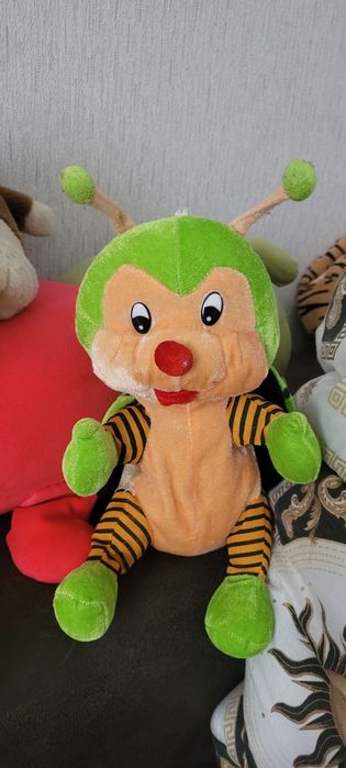 Іграшки м'ягкі різні