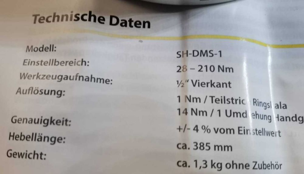 Chave dinamométrica para apertar porcas de rodas p.ex.