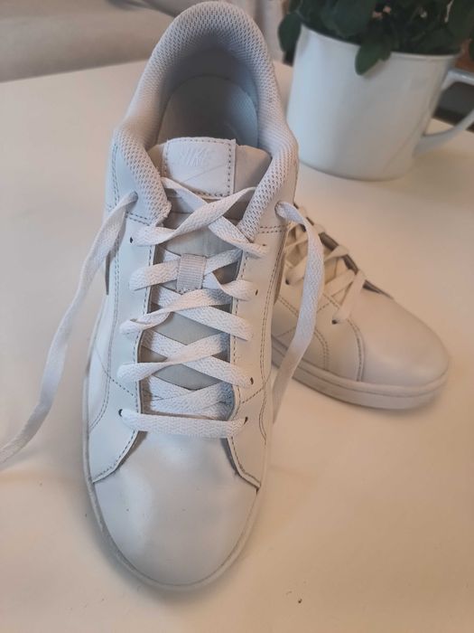 Buty firmy NIKE Białe
