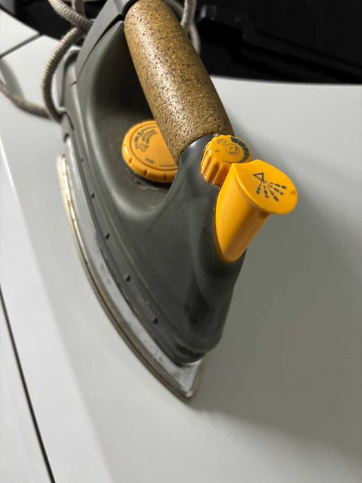 утюг праска  на запчастини ARIETE