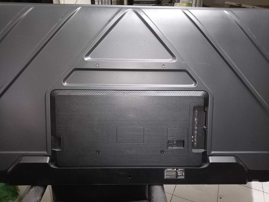 Smart TV Hisense 65A6N ,LCD partido, todas as peças impecáveis