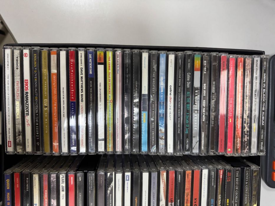 Cds de música de vários artistas