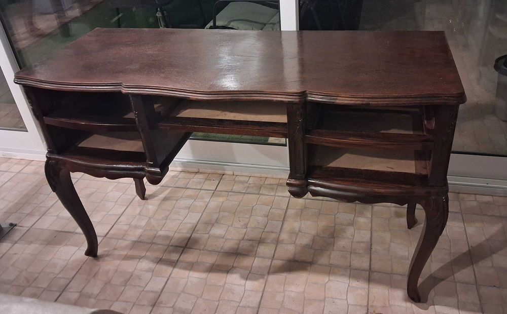 Antique furniture with decorative details – Desk or dressing table64586359448195121