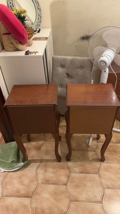 Cama e mesinhas de cabeceira