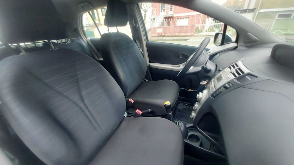 TOYOTA YARIS excelente estado