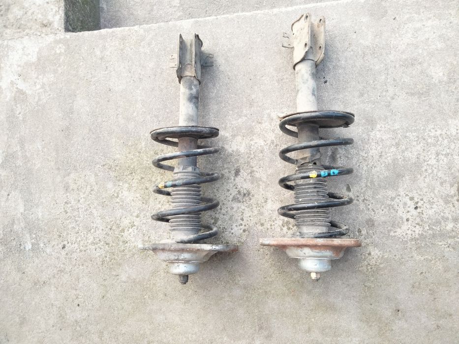 Продам передні стійки Пежо Експерт під реставрацію