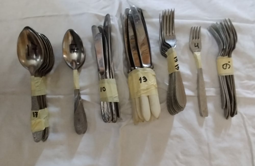 Продам столовые приборы 75шт.