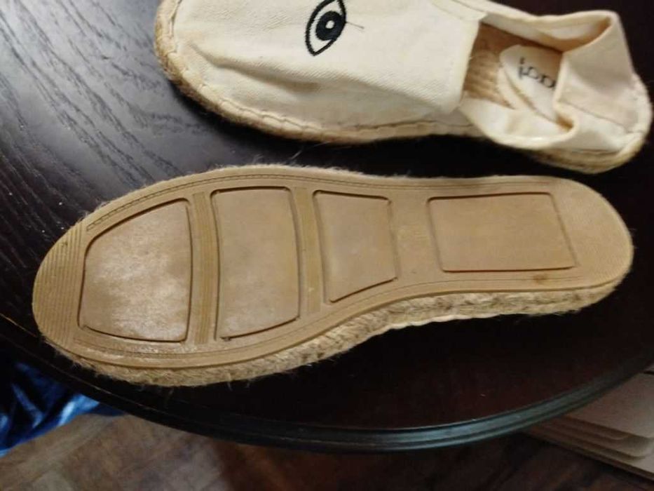 Тапки унісекс. Легкі. Зручні. Розмір 40. Стан гарний.