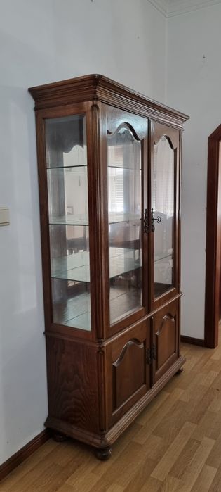 Cristaleira de Madeira Maciça e Vidro