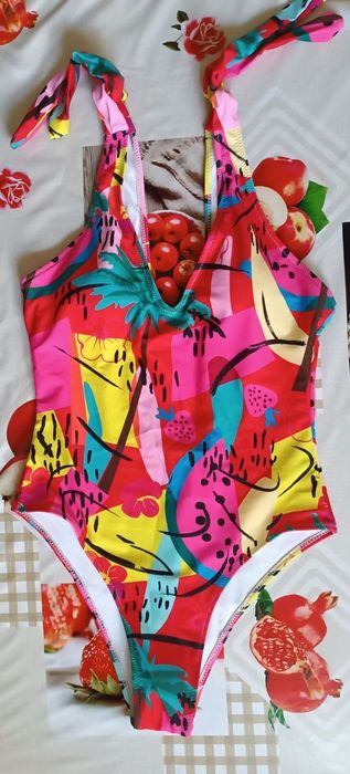 Фірмовий купальник