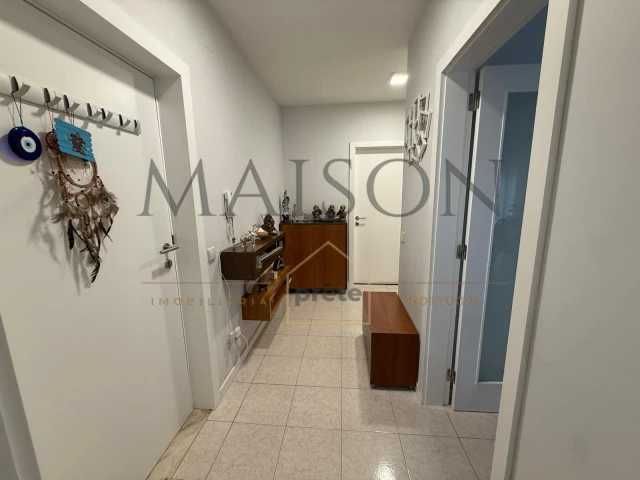 Apartamento T2 renovado em localização privilegiada.