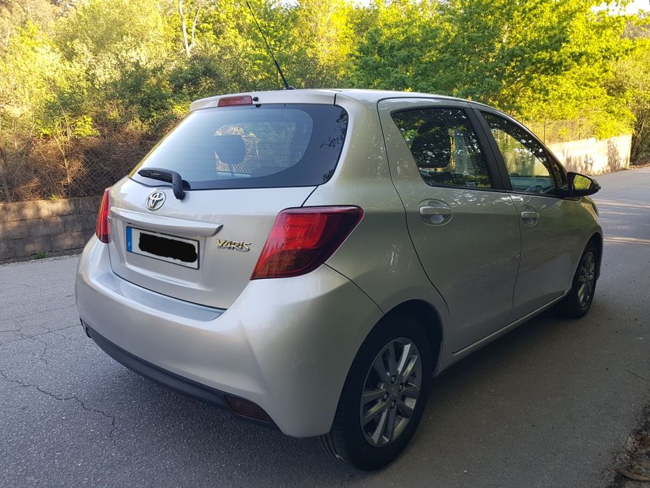 Toyota yaris 1.4 D4D * como novo  *caixa de 6velocidades*