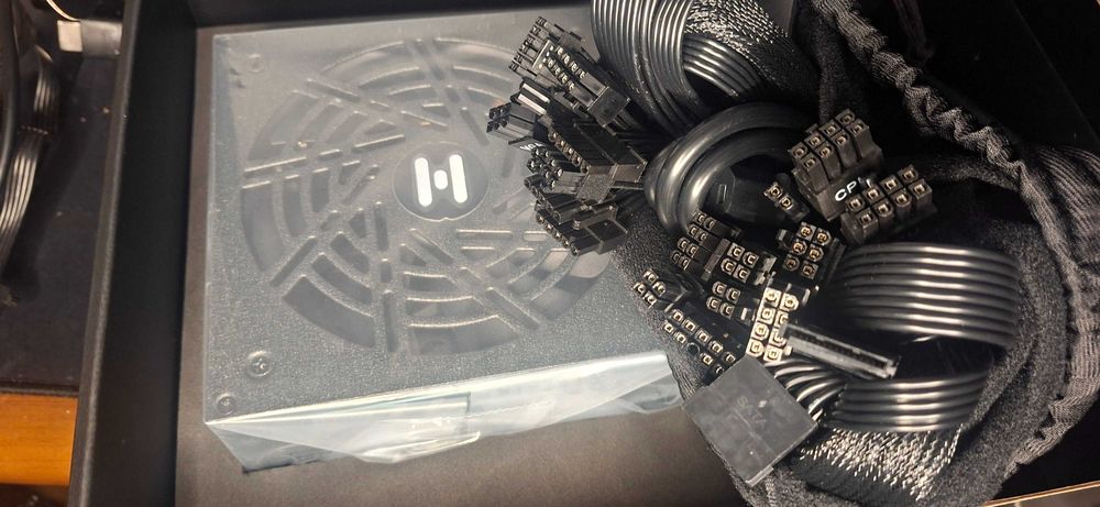 FSP Hydro Ti Pro 1000W ATX 3.0 com 12VHPWR 10 Years Warranty