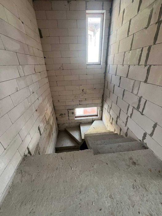 Продається зданий дуплекс з наповненням у Крихівцях.