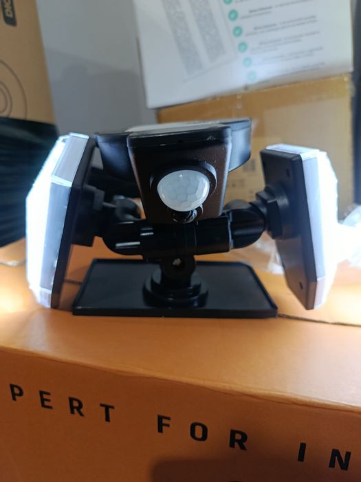 Lampa solarna JD-2101 100 SMD LED z czujnikiem ruchu - NOWA!