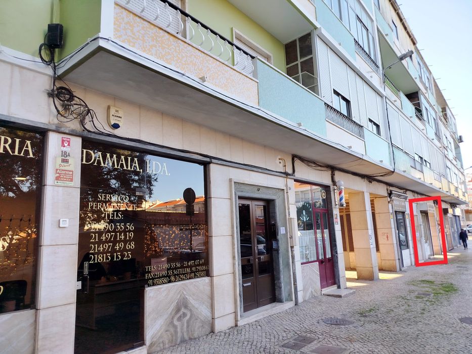 Loja às portas de Lisboa ( Damaia de cima) Amadora, Águas Livres