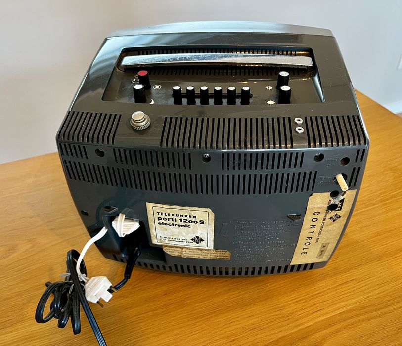 TV televisão Telefunken 12” preto e branco / Vintage / Retro