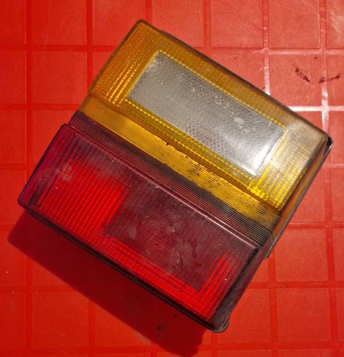 Lampa tył audi 100 c3