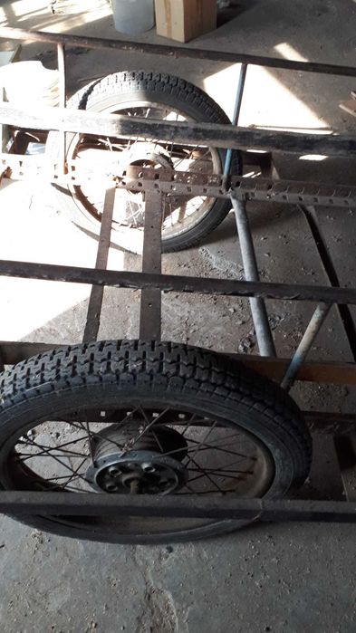 Sprzedam wózek transportowy na 2 kołach z dyszlem.