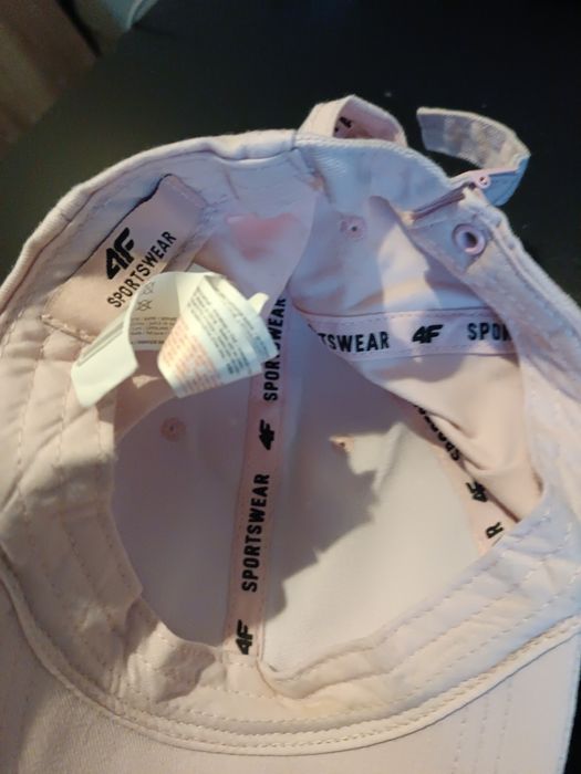 Podróży róż, damska czapka z daszkiem 4f 
, rozmiar s