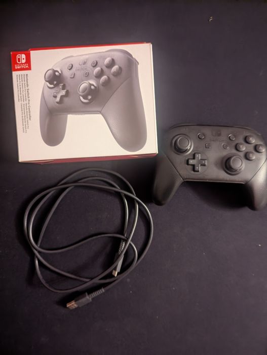 Nintendo Switch Pro controller prawie jak nowy