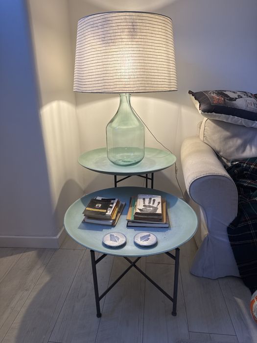 Vendo mesas de apoio com pes em ferro