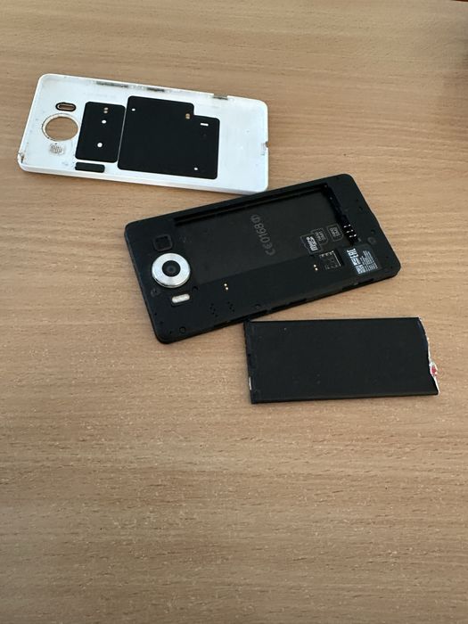 Телефон  майкрософт б/у в гарному стані не був в ремонті