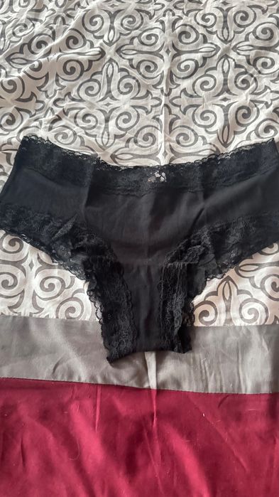 Victoria Secret czarne majtki M