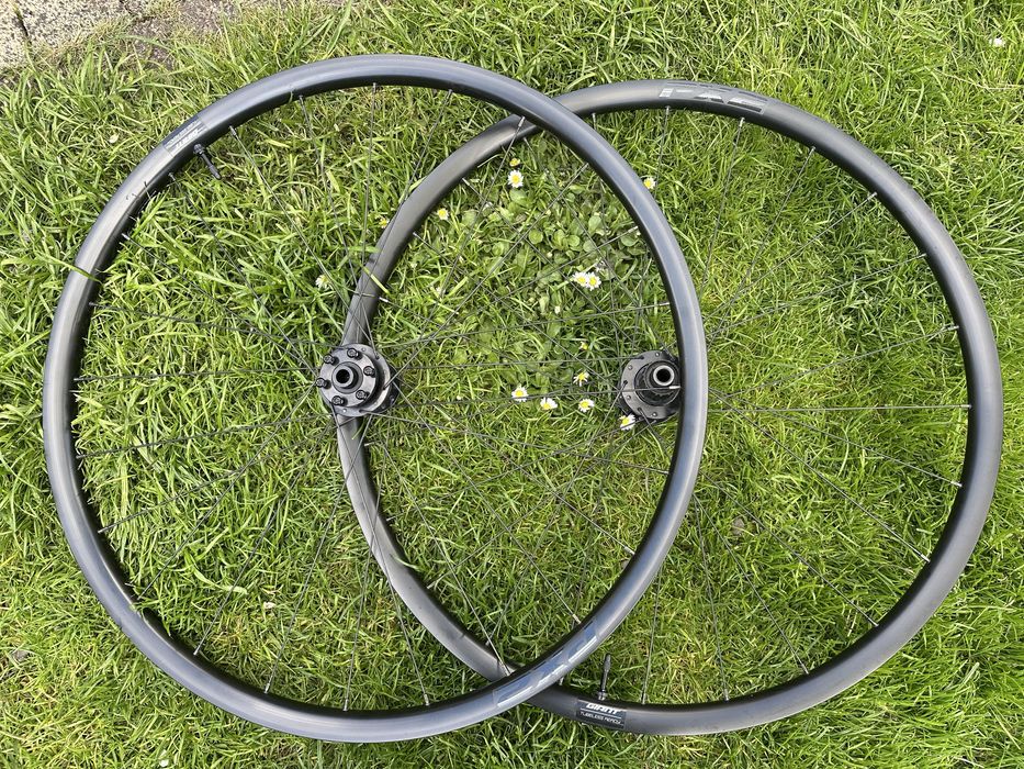 Koła aluminium GIANT PX2 tubeless ready 28 cali szer. 25mm