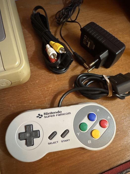 Konsola Nintendo Super Famicom / Super Nintendo SNES z okablowaniem