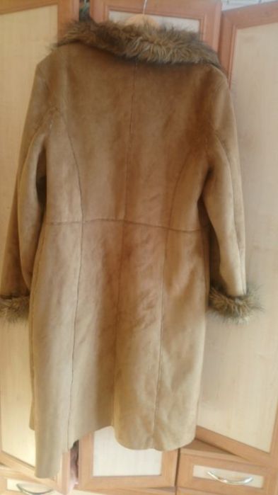 Długi zamszowy płaszcz na futerku rozmiar 44-46