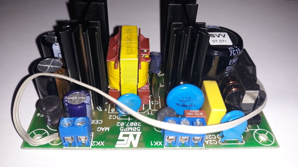 Блок питания,бесперебойник мощный 12 вольт.