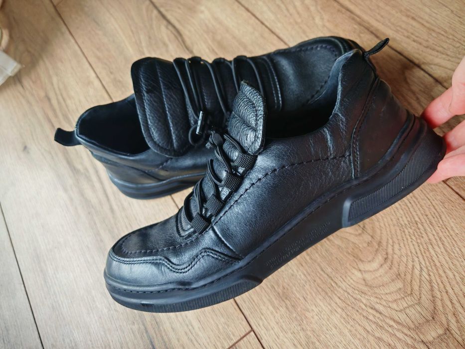 Skórzane sneakersy Rondo czarne — stan bardzo dobry