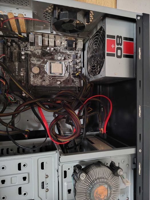 Zestaw komputer+ monitor Intel i5