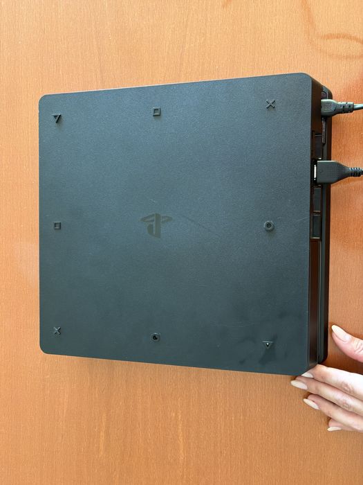 Ps4 com comando e jogo