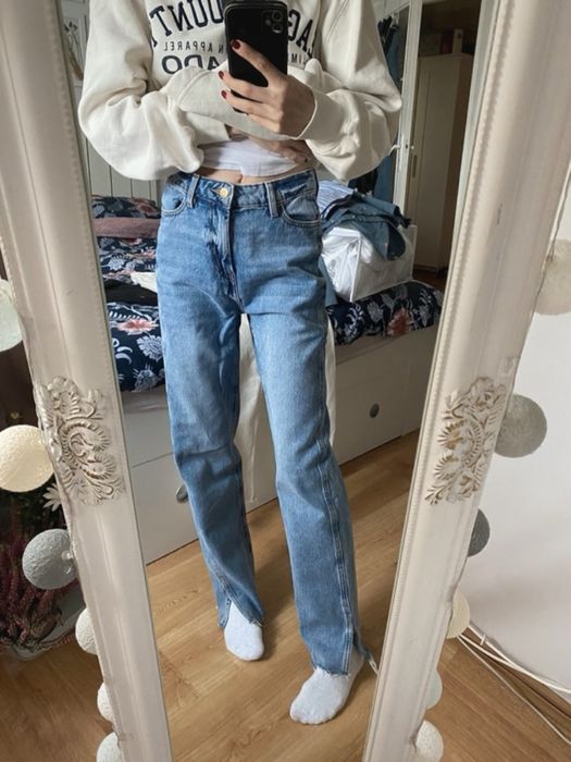 Jeansy straight z rozcięciami