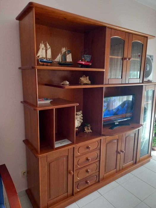 Estante de sala em boas condições