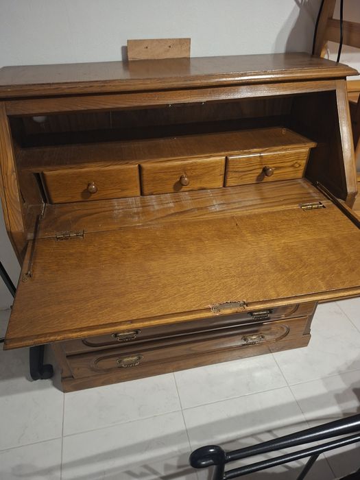 Secretária/ cómoda