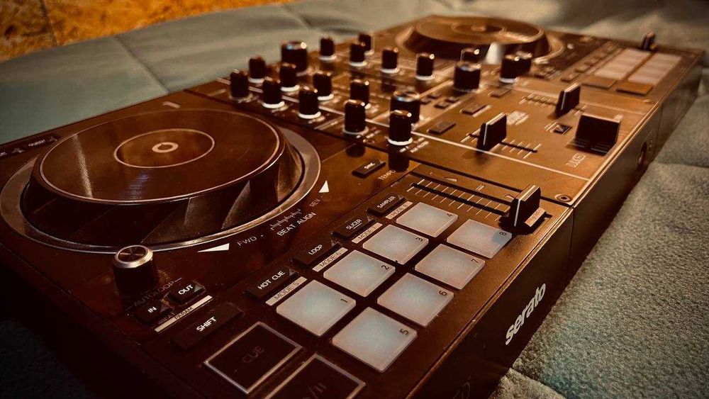 Controladora DJ Hercules Inpulse 500