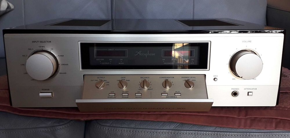 Accuphase C-3800 przedwzmacniacz stan bardzo dobry, komplet akcesoriów